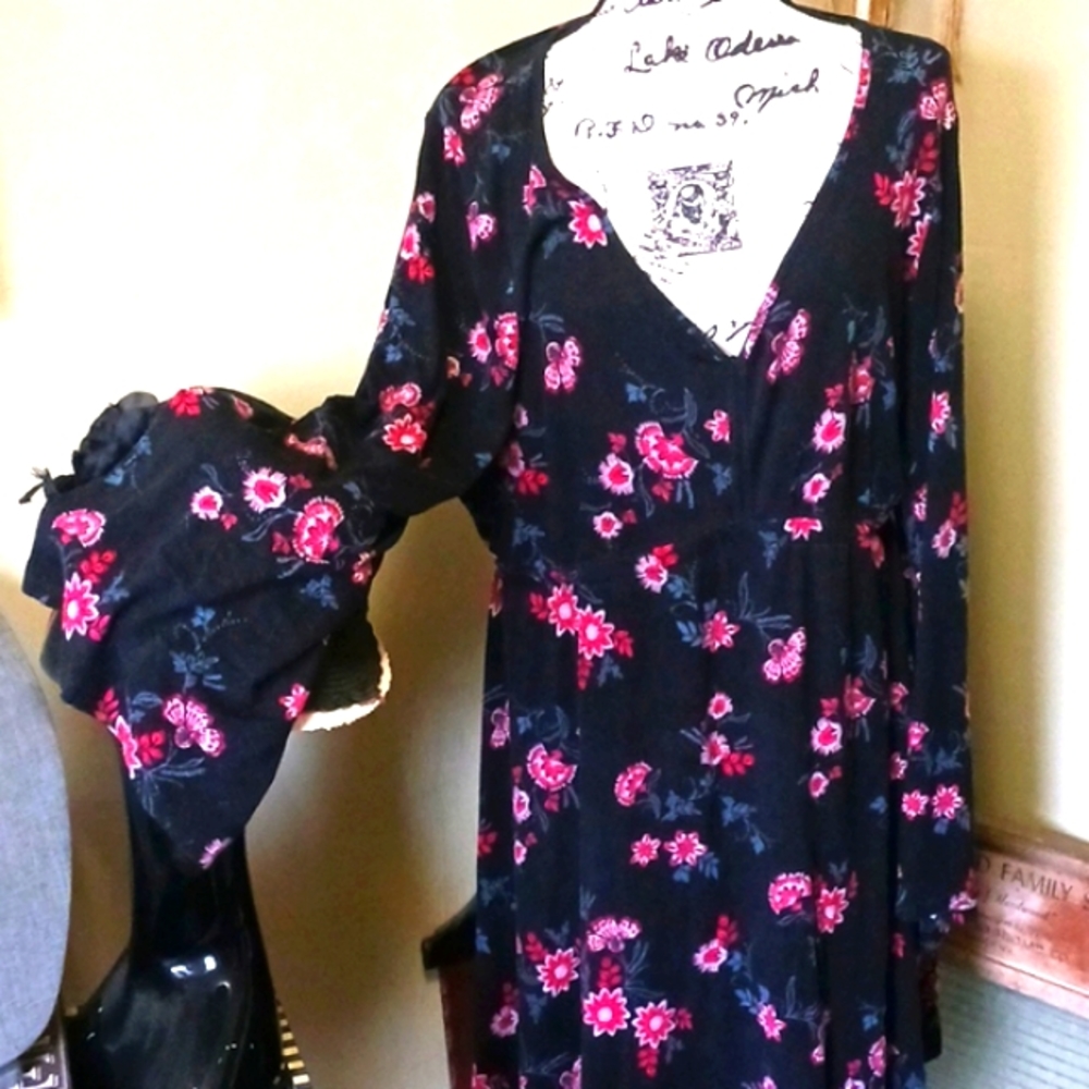TORRID Black Floral Bell Sleeve Midi Dress
